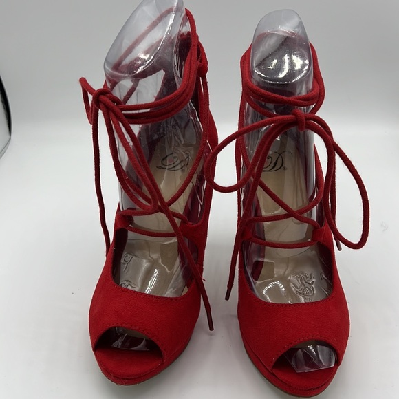 High Heel Red Shoe - Picture 3 of 5